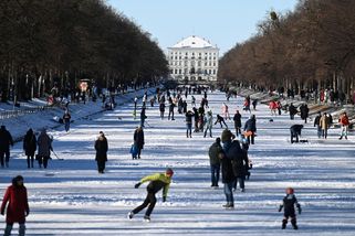 Města v Německu kvůli počasí znovu povolují posypovou sůl - Novinky